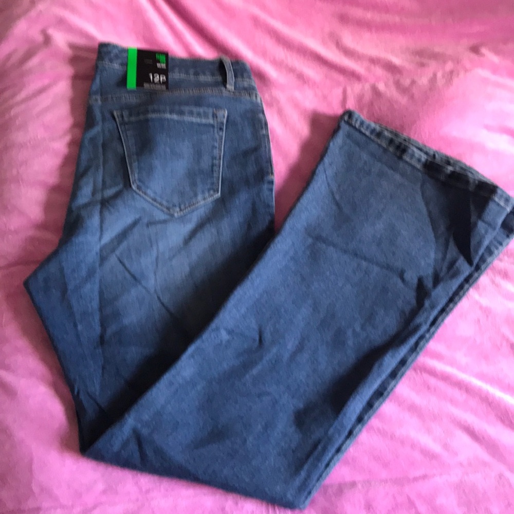 Style & Co. Denim Flare Leg Mid Rise. - Picture 4 of 5